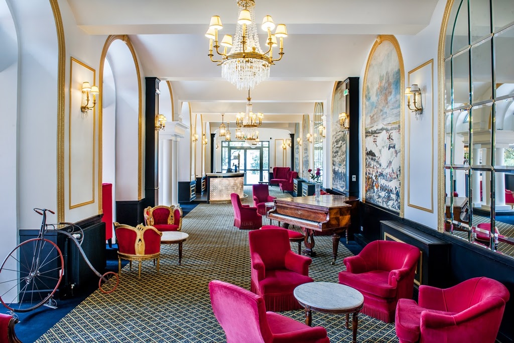 Bar area in Hotel Gallia & Londres