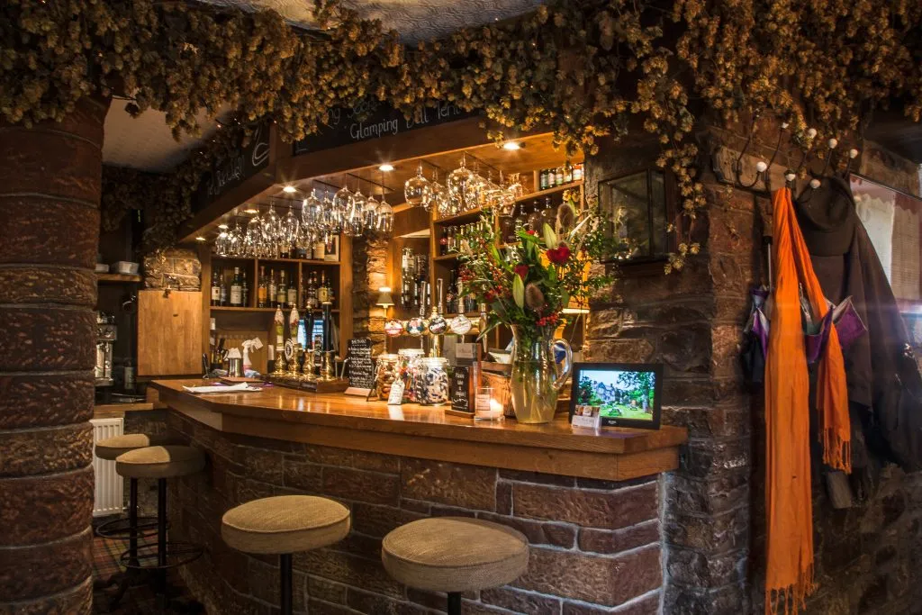 The Black Swan Hotel bar