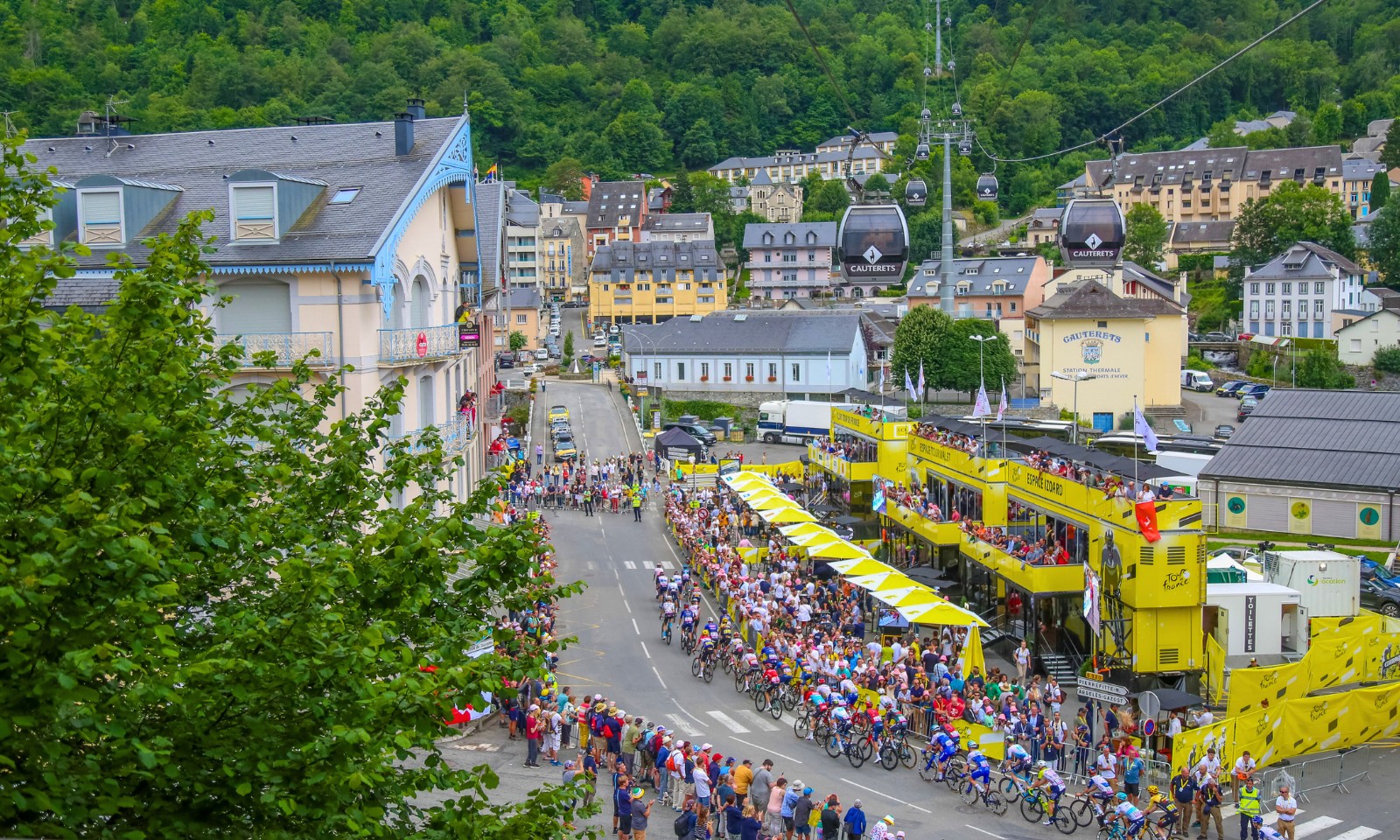 Witness the final sprint to the finish from the VIP Izoard Bus